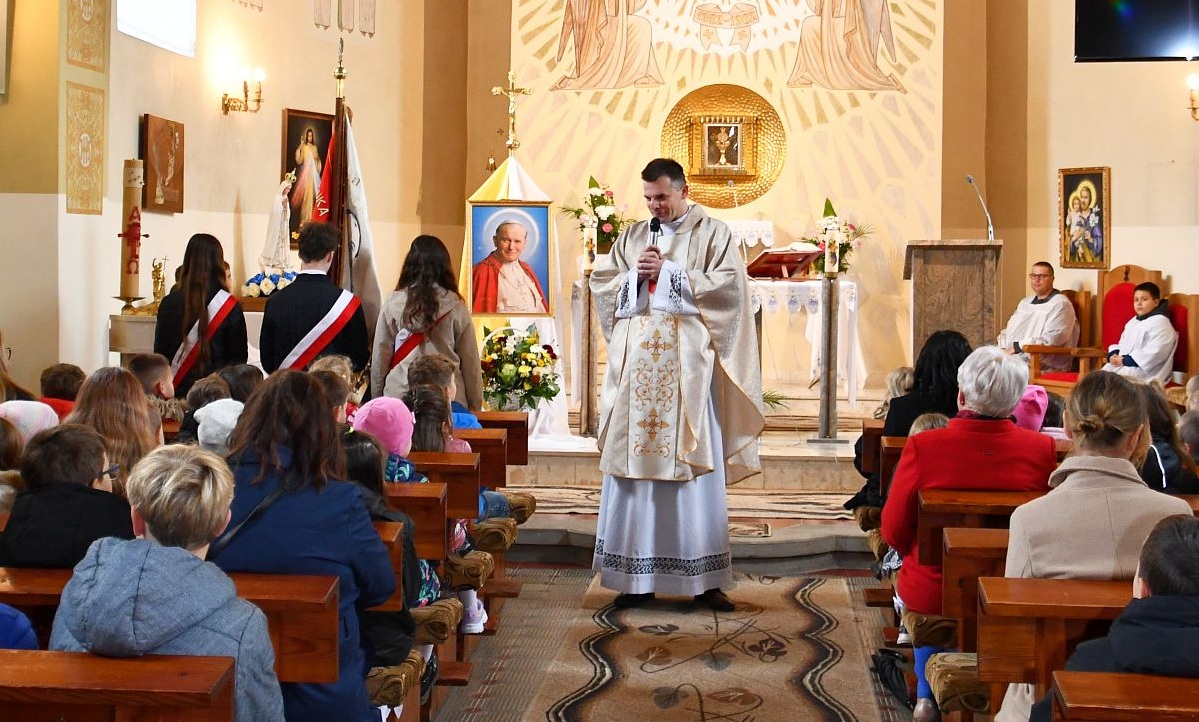 Święto Edukacji Narodowej w kościele oraz w szkole