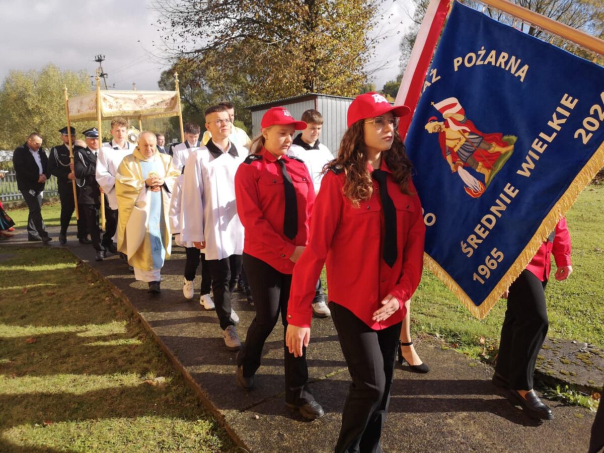 Średnie Wielkie 40 rocznica poświęcenia kościoła i odpust MB Różańcowej