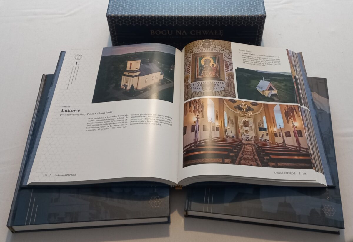 Albumy z kościołami i kaplicami Archidiecezji przemyskiej